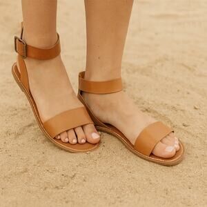 Madewell SZ 9.5 The Boardwalk Ankle-Strap Sandal in English Saddle Runs Small